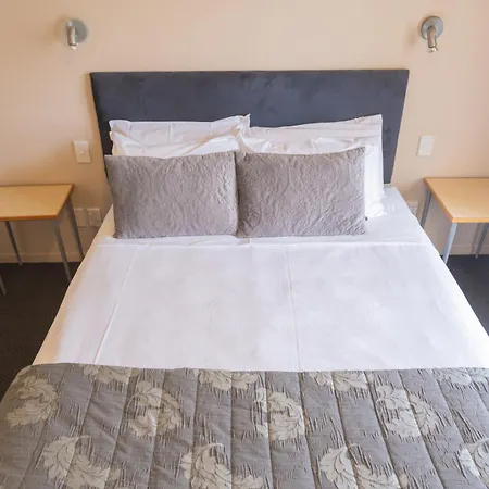Victoria Court Motor Lodge - Spa & Free Parking-3